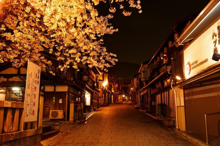 The Best 24 Hours In Kyoto Itinerary For First Time Visitors In 2024   Kyoto Gion Japanese Street Night 768x512 